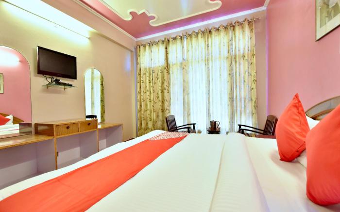 OYO 12238 Hotel Snow Crest Inn
