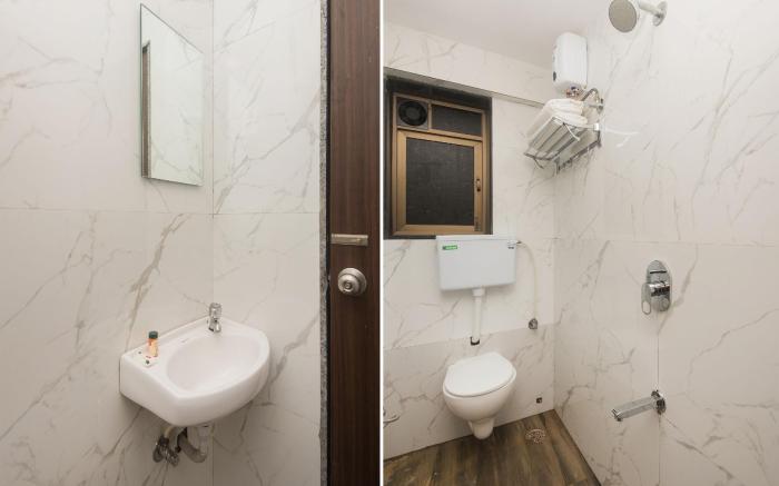 Vaccinated Staff - OYO 15717 RK Residency