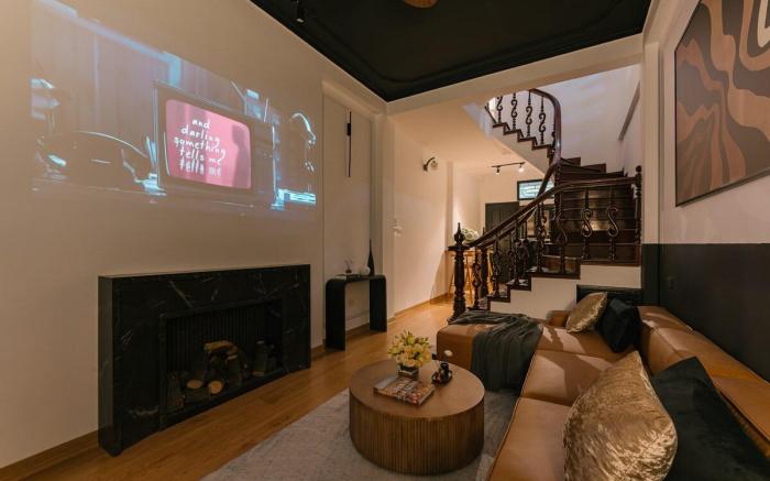 OldQuarter*Poolroom*5Brs*Hottub*Projector*Central