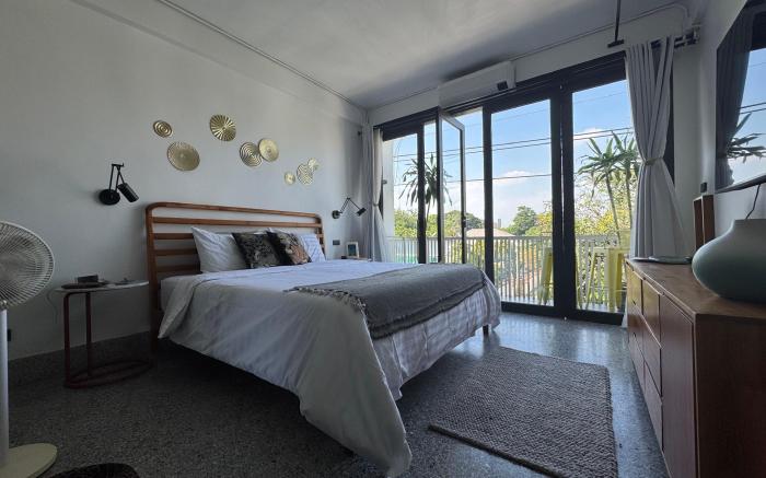 Siri -  A Designer 3-Story Townhouse near BTS