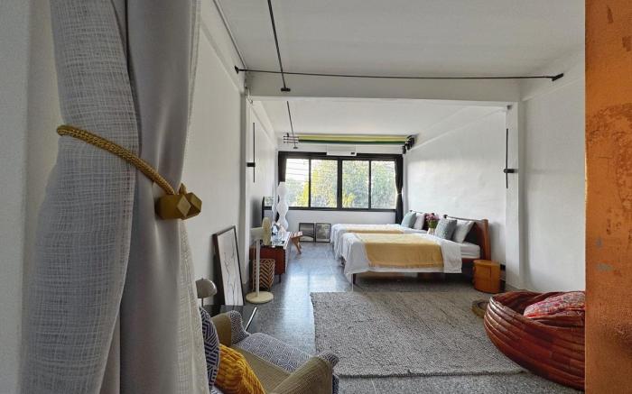 Siri -  A Designer 3-Story Townhouse near BTS