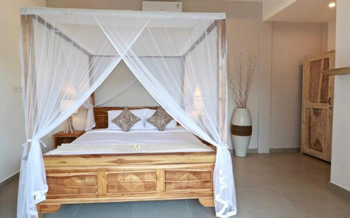 Wonderful designer villa huge garden near Samadi