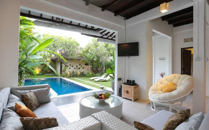 Private villa w. pool near 66 in Seminyak