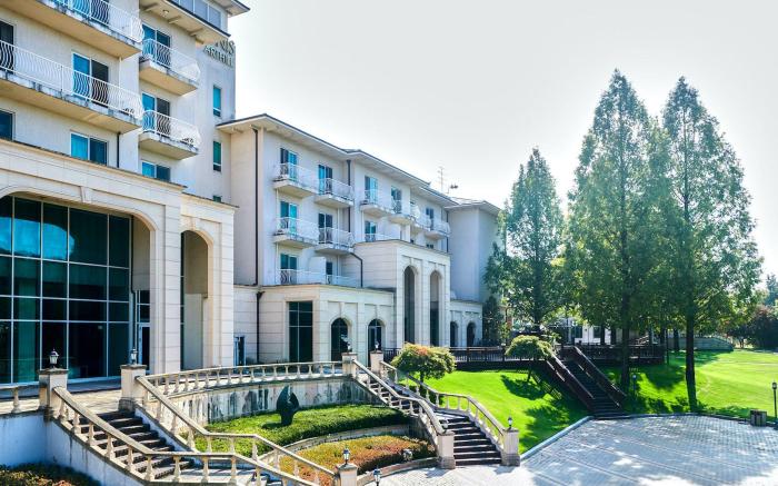 Adonis Hotel