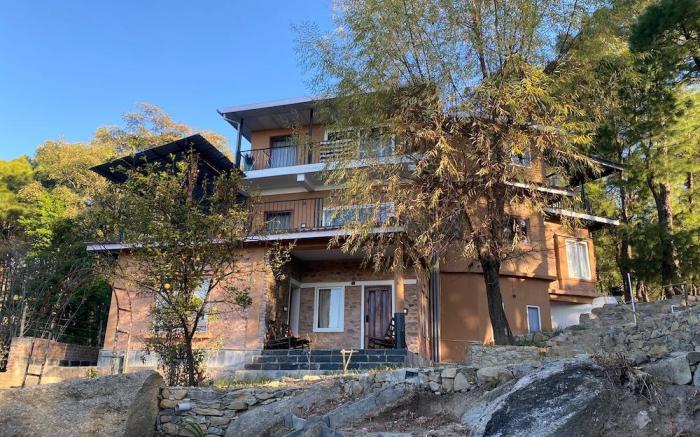 The Lodge at Wah, Kandbari