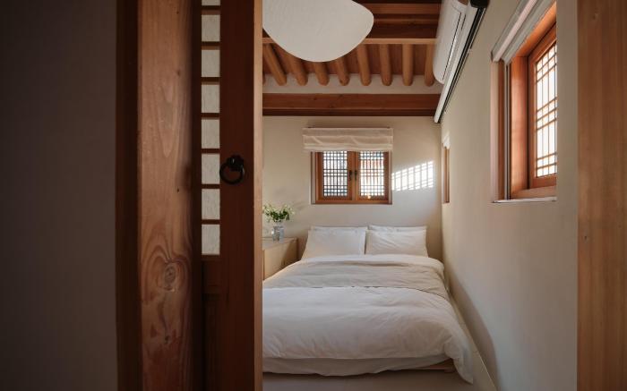 The Korean Prestige Hanok in Downtown - Seoul Ari