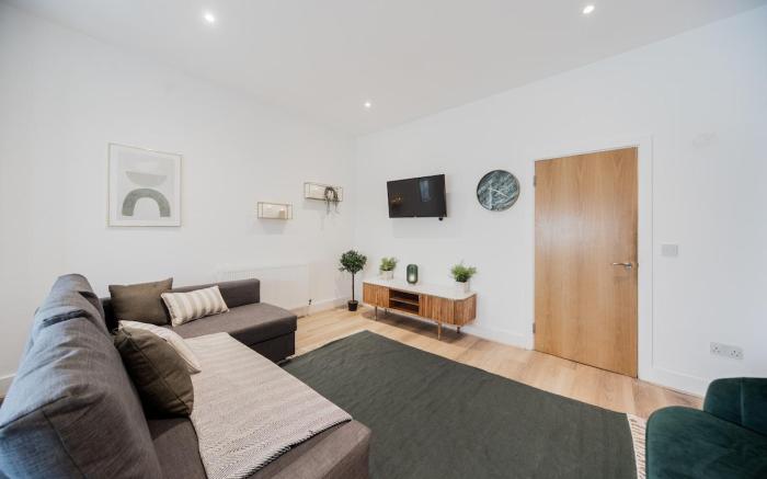 Smart Spacious Kensington Haven