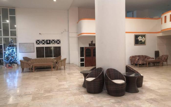 swimming pool condo,near train station,,old city