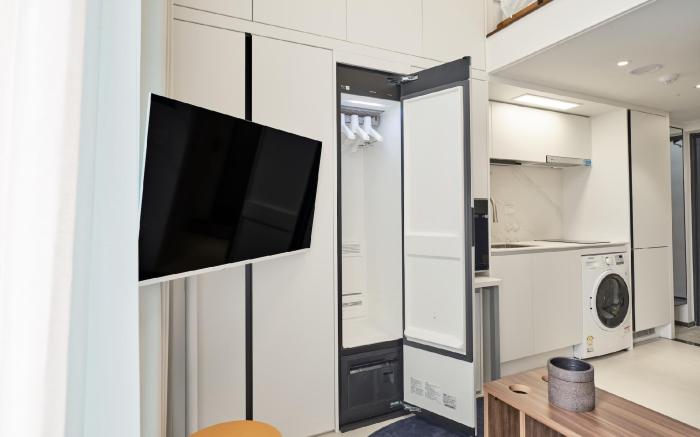 UH FLAT SIGNATURE GANGNAM