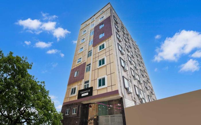 Super Townhouse Kokapet Near GAR