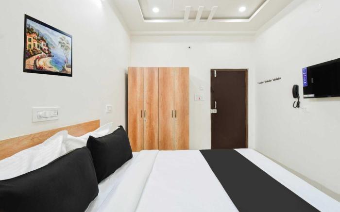 Super Townhouse Kokapet Near GAR