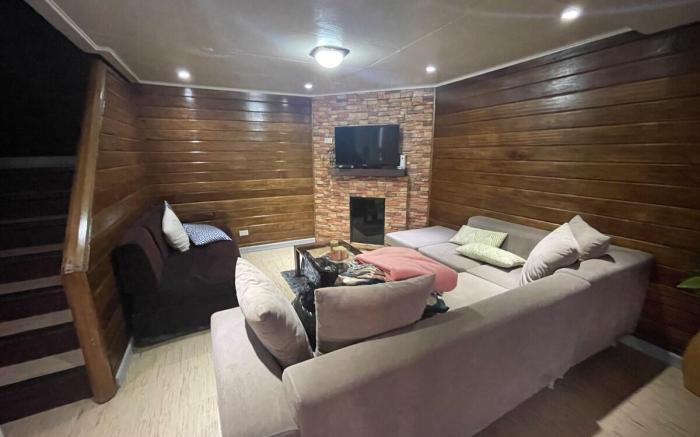 Spacious 2 Story w/ Fireplace