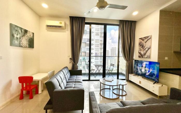 Rare D’Pristine 4 bedroom condo