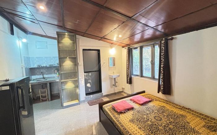 Studio Arambol Escape R-8 by Mukund Sadan Arambol