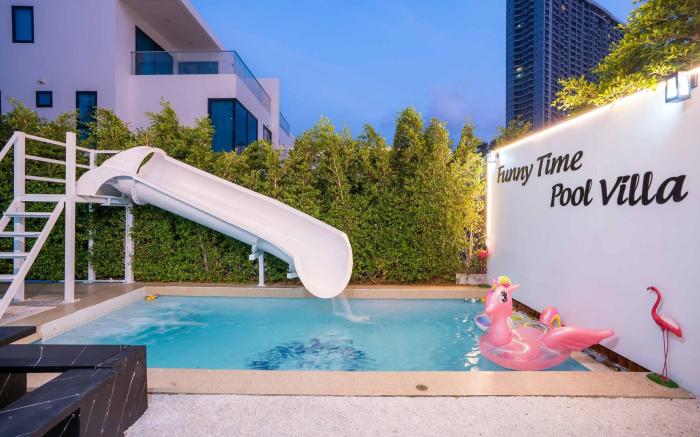 Funny Time Pool Villa
