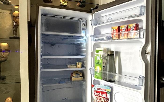 Agora Stays "Near Expo Mart"