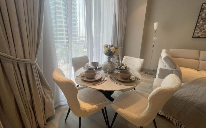 Marina Gem: New& Comfy, Balcony,  10min to Beach!