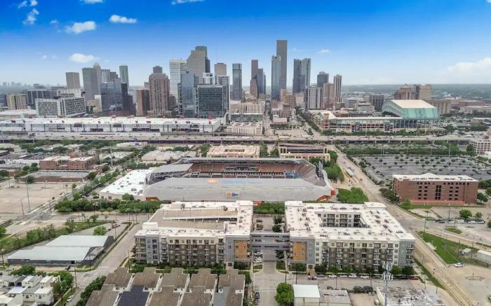Luxury Downtown Houston Suite