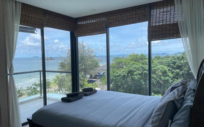 Panorama Seaview Suite (Escape Front)