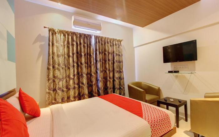 OYO 14796 Hiland Suites
