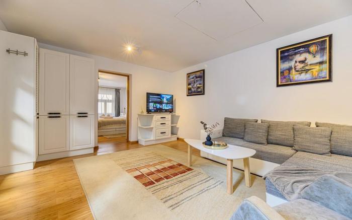 Cozy House w. private Terrace, Bbq & Free Parking