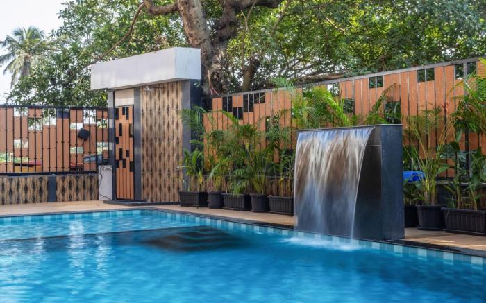 Modern 1BR with Pool, 5min drive to Candolim Beach