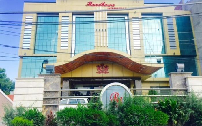 Hotel Randhawa International