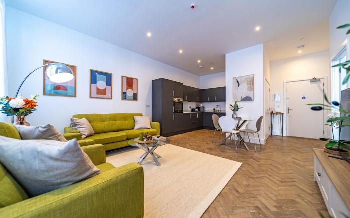 The Essex Escape - spacious 1 king bed, fast WiFi!