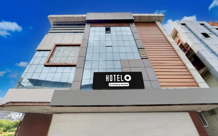 Super Hotel O Pathanamthitta Near Mahatma Gandhi Statue