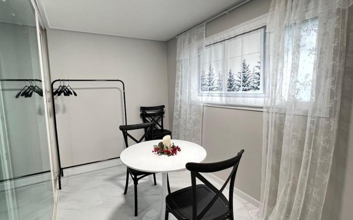 No. 306 with movies and barbecues on the terrace