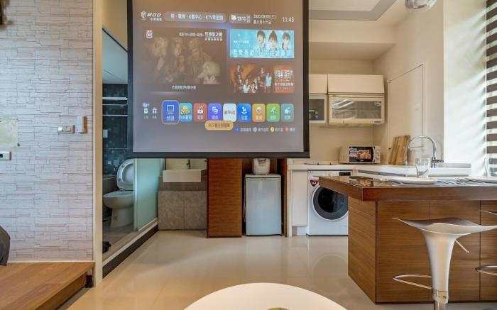 Cinema 1B1b, Kitchen, Bathtub, Desk, 1.5min to MRT
