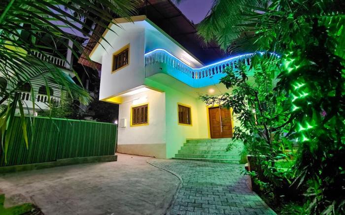 Elegant 3 Bedroom Beach Villa Arcadia with Pool
