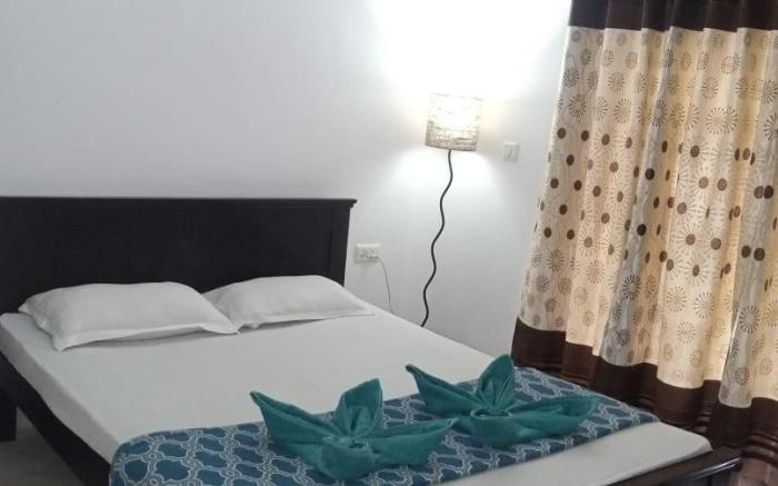 1BHK-5 /AC/ Backup/Pool 5min to Candolim Beach