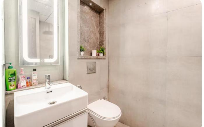 Chic Downtown Studio