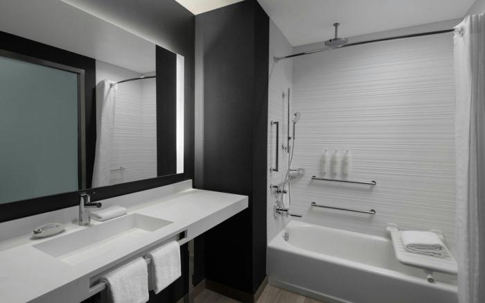 AC Hotel St. Louis Clayton