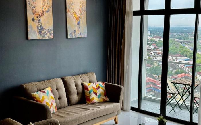 PB14 Huge 3BR Beside Paradigm Mall