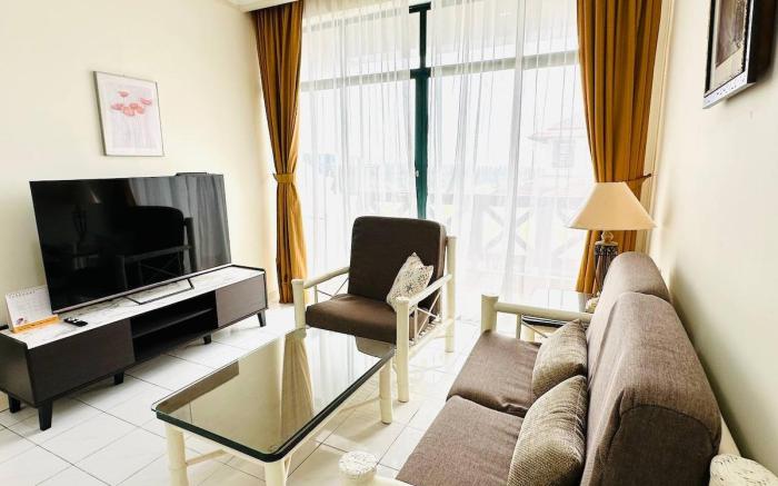 Costa Mahkota [3 min to Mahkota, 4pax, 1car park]