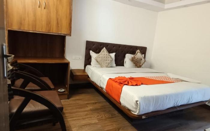 Goroomgo Apsara Shimla