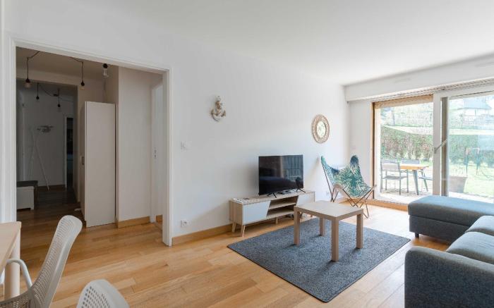 3 bedroom apartment with garden and swimming pool