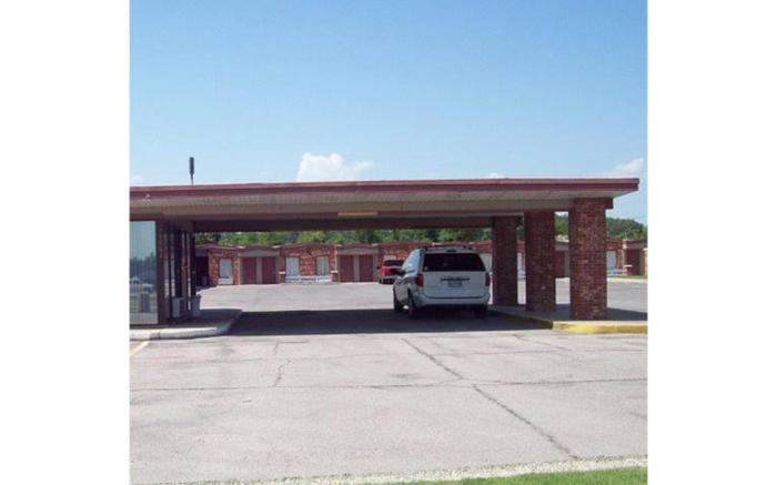 OYO Hickory House Inn