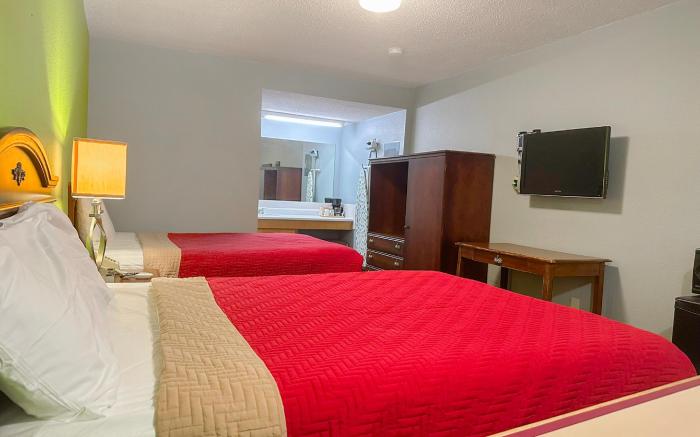 OYO Hickory House Inn