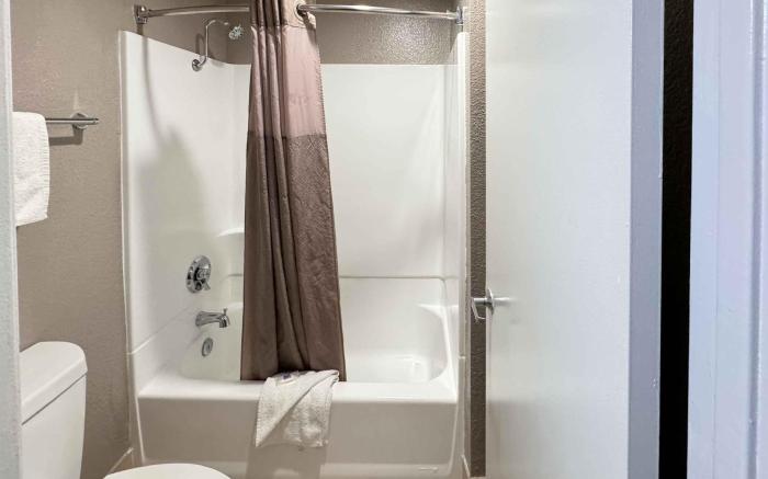 Motel 6 Ontario, CA - Airport