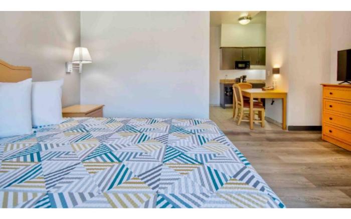 Studio 6  Bakersfield, CA - South