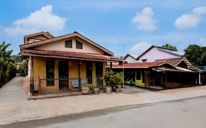 Hotel O Balikpapan near Taman Beruang Madu formerly Palm Cafe Inn