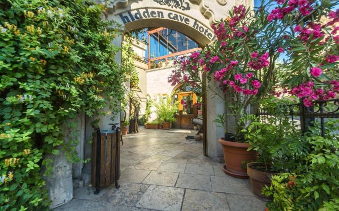 Hidden Cave Hotel