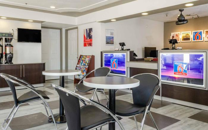 Studio 6  Fresno, CA - Extended Stay