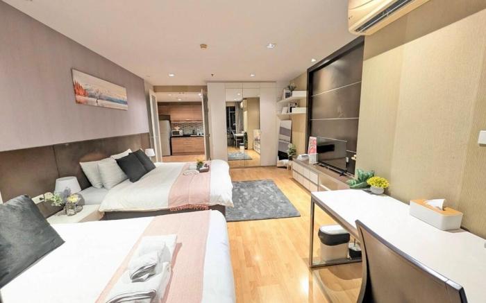 Very Central Newly Renovated 2BR 100m to Nana BTS