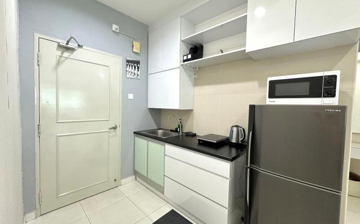 Akademik Suite @ Mount Austin | Studio