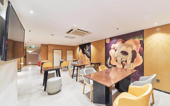 IU Hotel Shenzhen Futian Port Metro Station