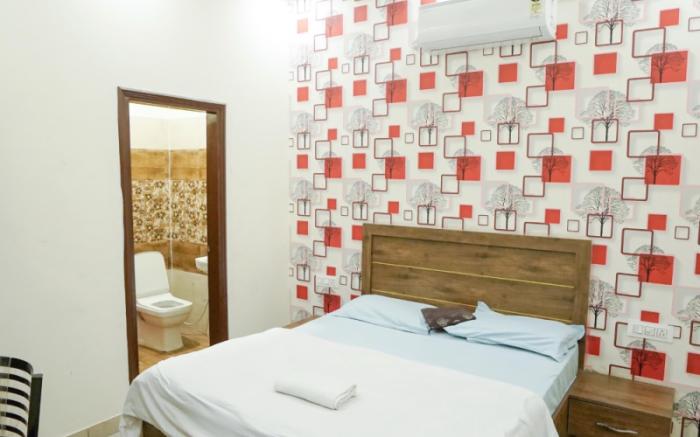 Hotel 8 Inn